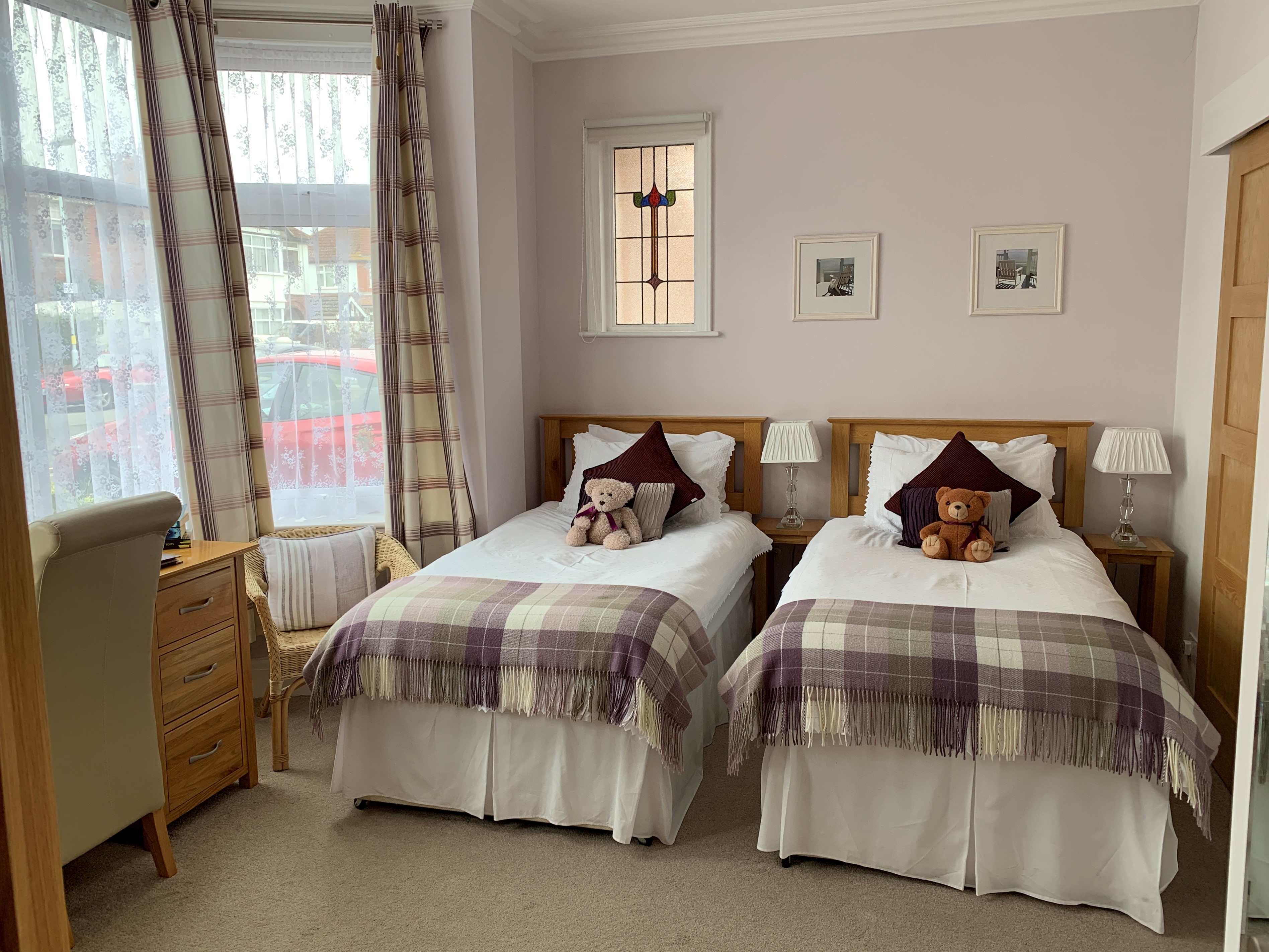 Room 6 Ground Floor Superking Twin Ensuite B B CAMELOT HOUSE